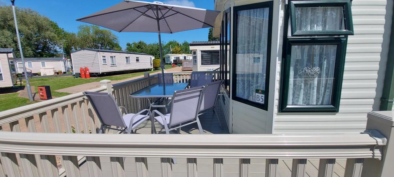 A Fashionable Caravan In A Peaceful Seaside Town Sandown Eksteriør bilde