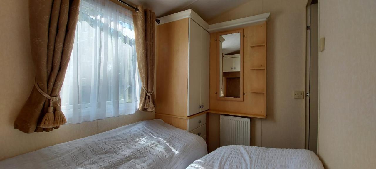 A Fashionable Caravan In A Peaceful Seaside Town Sandown Eksteriør bilde