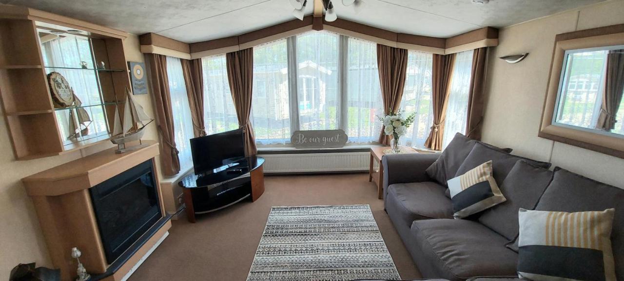 A Fashionable Caravan In A Peaceful Seaside Town Sandown Eksteriør bilde