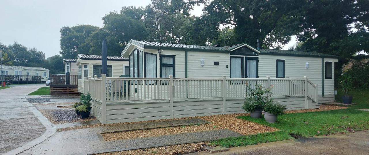 A Fashionable Caravan In A Peaceful Seaside Town Sandown Eksteriør bilde